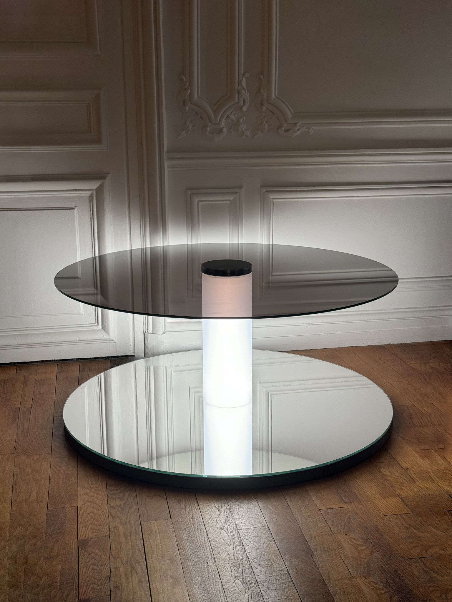 Minimalist floor sculpture in Haussmann décor, made of glass and light, creating an infinite perspective.